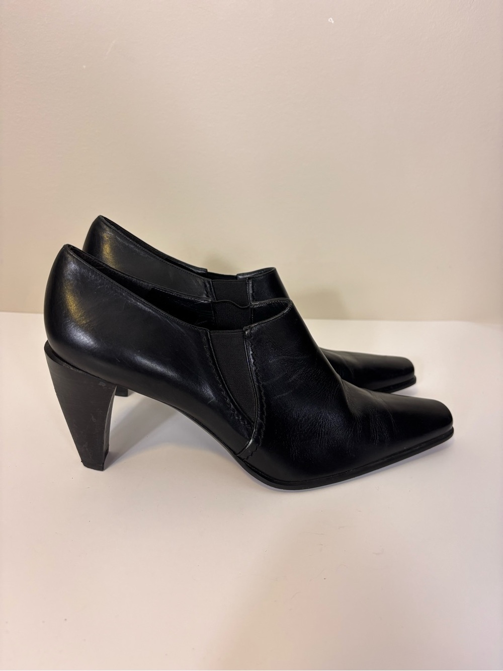 Stuart Weitzman Black Leather Pointed Heel Booties - Women's Stylish Slip-On 8